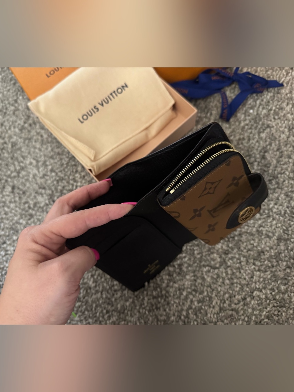 Louis Vuitton Juliette Wallet in Reverse Monogram - Picture 5 of 13